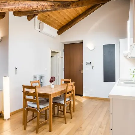 Apartment Liberty House - Vicina Fermate Bus E Treno Per Torino *